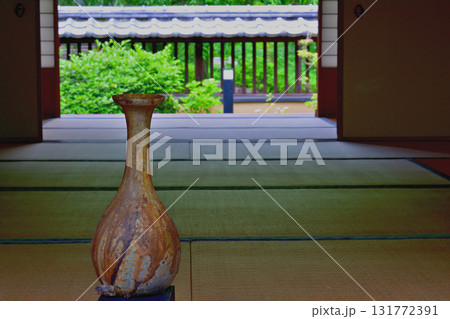 畳の間と徳利 畳の間と徳利 131772391