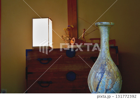 日本家屋の中で 131772392