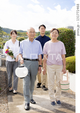 迎え盆　送り盆　お墓参り 131772468
