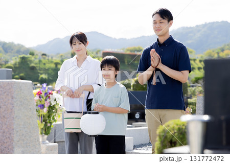 迎え盆 送り盆 お墓参り 迎え盆 送り盆 お墓参り 131772472