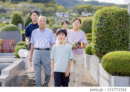 迎え盆　送り盆　お墓参り 131772582