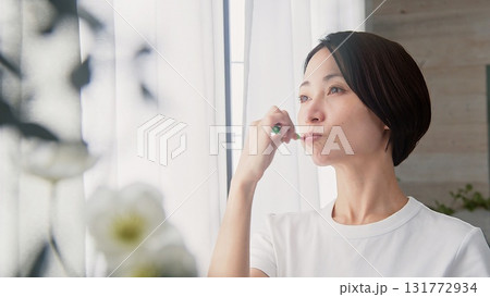 歯磨き女性 イメージ 131772934