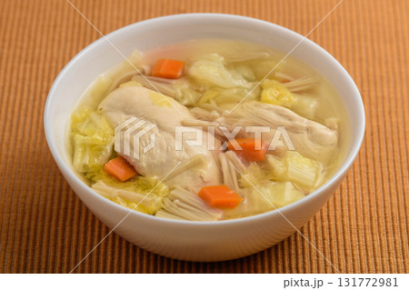 チキンスープ 131772981