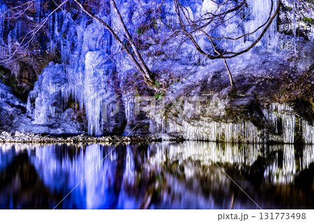 埼玉・秩父 三十槌の氷柱 ライトアップ 埼玉・秩父 三十槌の氷柱 ライトアップ 131773498