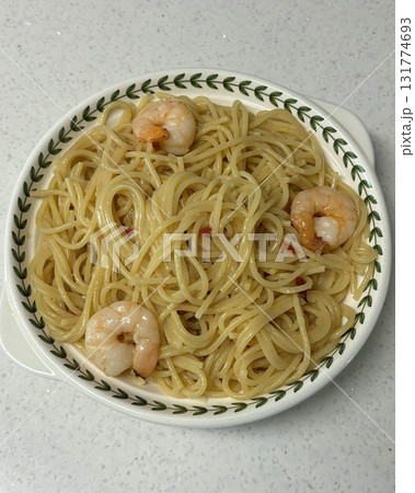 Creamy and rich spaghetti coated in a luscious white sauce, offering a smooth and savory flavor perfect for a comforting and satisfying meal. 131774693