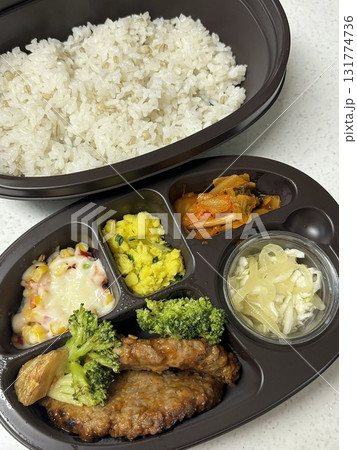 Colorful dosirak salad packed with fresh greens, vibrant veggies, and protein-rich toppings, offering a perfect balance of nutrition, crunch, and flavor in every light and refreshing bite. 131774736