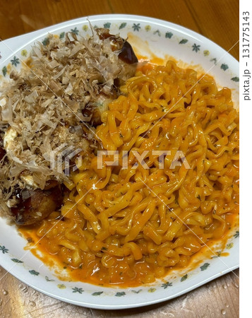 Chilled, chewy naengmyeon noodles in tangy broth paired with juicy, savory mandu dumplings, offering a perfect balance of refreshing coolness and hearty comfort in every delicious Korean bite. 131775143