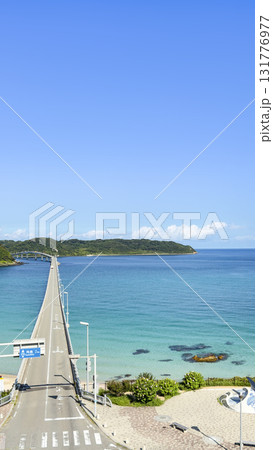 角島大橋と青い海 131776977