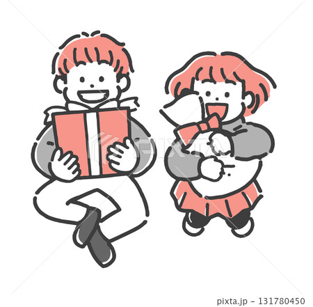 笑顔で買い物をする男の子と女の子 笑顔で買い物をする男の子と女の子 131780450