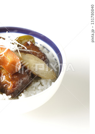 黒酢酢豚丼を白背景で撮影 黒酢酢豚丼を白背景で撮影 131780840