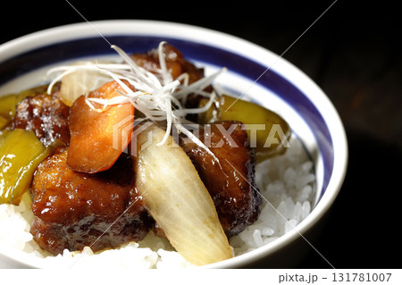 黒酢酢豚丼 黒酢酢豚丼 131781007