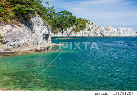 浄土ヶ浜の風景 穏やかな海 三陸の絶景 浄土ヶ浜の風景 穏やかな海 三陸の絶景 131781207