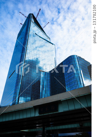 高層ビルと再開発 東京日本橋周辺の都市風景 2025.09　e-2 高彩度コントラスト 131782100