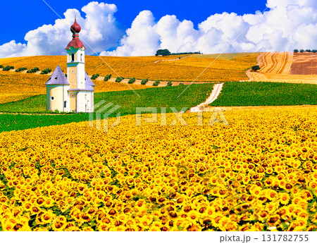 アンダルシア地方の美しいひまわり畑と教会合成 131782755
