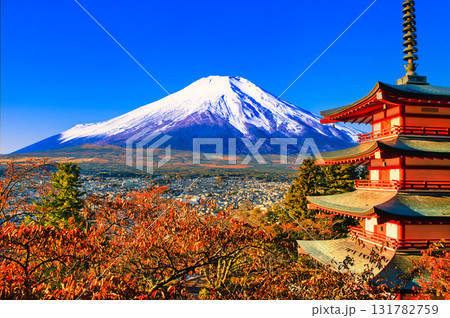 秋の富士吉田市と富士山合成 131782759
