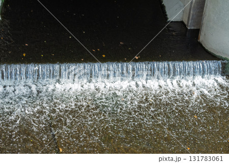 下水処理場排水放流口・放流水クローズアップ 下水処理場排水放流口・放流水クローズアップ 131783061