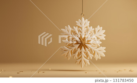 上品に輝く金色の雪の結晶オーナメント 上品に輝く金色の雪の結晶オーナメント 131783450