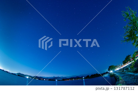 西の湖の夕暮れ風景 131787112