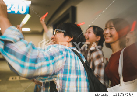 supporting my fave supporting my fave 131787567