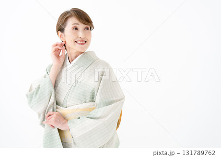 着物の女性　笑顔 131789762
