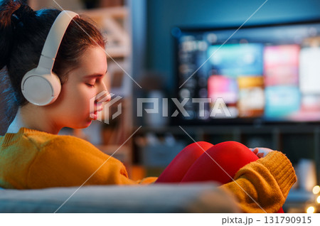 woman watching TV at home 131790915
