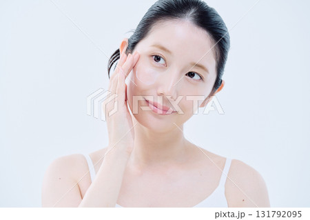 若い女性の美容イメージ 若い女性の美容イメージ 131792095