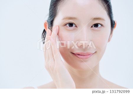 若い女性の美容イメージ 若い女性の美容イメージ 131792099