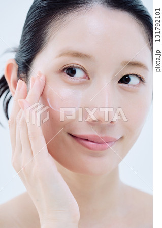 若い女性の美容イメージ 131792101