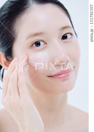 若い女性の美容イメージ 若い女性の美容イメージ 131792107