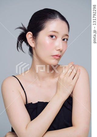 若い女性のメイクアップイメージ 131792298