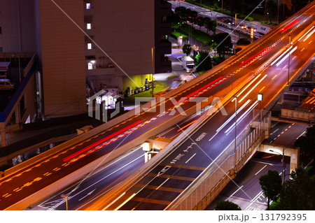 夜の高速道路 131792395