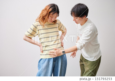 向き合う夫婦 妊婦 マタニティ 向き合う夫婦 妊婦 マタニティ 131793253