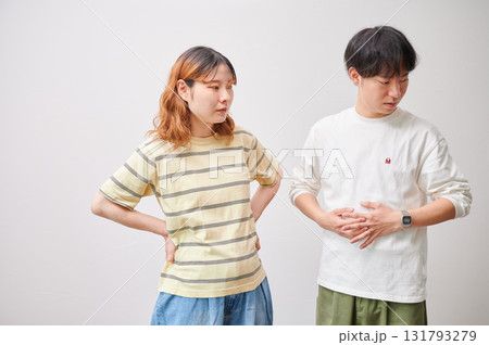向き合う夫婦 妊婦 マタニティ 向き合う夫婦 妊婦 マタニティ 131793279