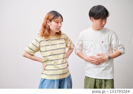 向き合う夫婦 妊婦 マタニティ 向き合う夫婦 妊婦 マタニティ 131793284