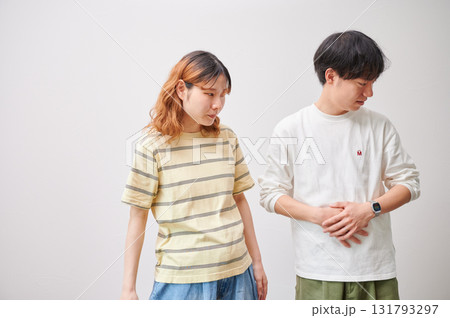 向き合う夫婦 妊婦 マタニティ 向き合う夫婦 妊婦 マタニティ 131793297