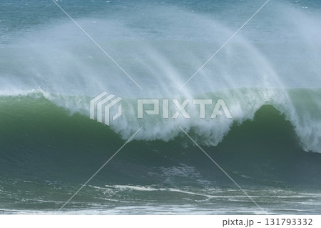 台風の大波 131793332