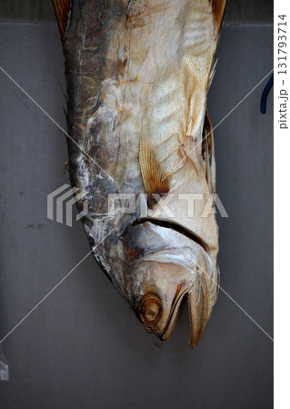 香港・徳輔道西で売られる塩干し魚（ハムユイ）。クサヤに似ていで臭いが美味。かつては安かったが今は高価 131793714