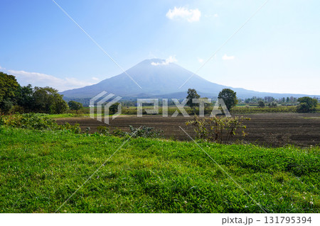 八幡駐車場から見る羊蹄山（2025年10月） 131795394