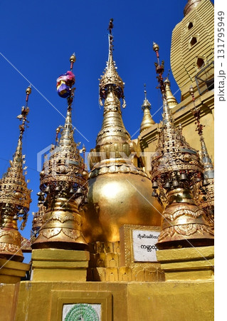 ミャンマー、ポッパ山、土着宗教ナッ神信仰の聖地、タウン・カラッ、山頂の寺院 131795949