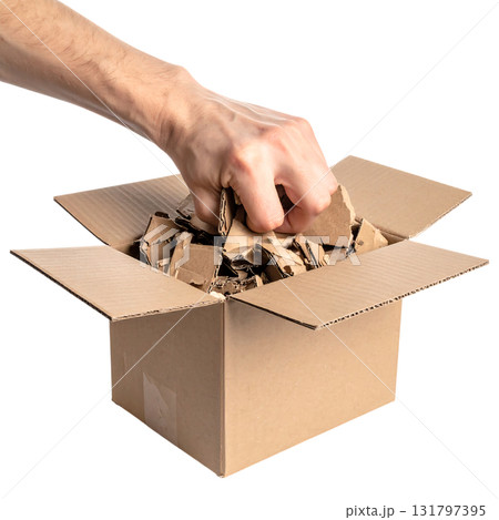 ダンボールを握りつぶす手|背景なし・透過PNG ダンボールを握りつぶす手|背景なし・透過PNG 131797395