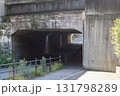 人影のないトンネルの入り口 131798289