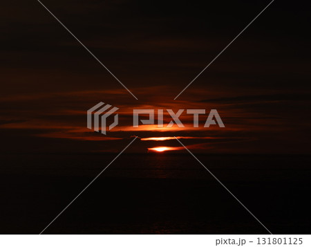 海に沈む夕陽 海に沈む夕陽 131801125
