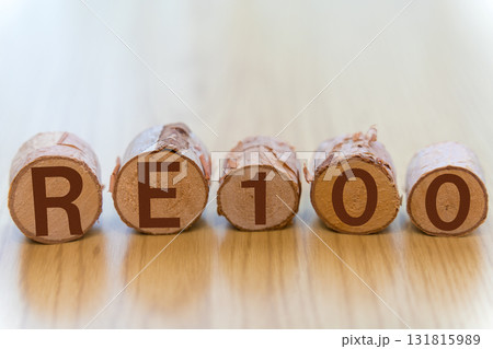 丸太に書かれた　RE100　の文字 131815989