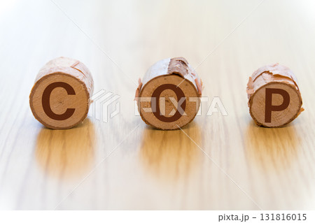 丸太に書かれた　COP　の文字 131816015