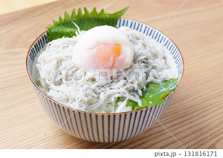 シラス丼と温泉卵 シラス丼と温泉卵 131816171