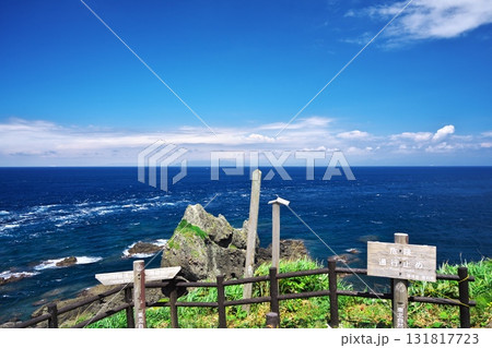 夏の竜飛岬　竜飛崎階段遊歩道から海を臨む 131817723