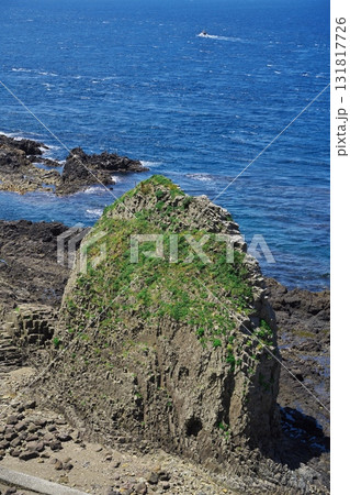 夏の竜飛岬 竜飛崎階段遊歩道から奇岩を臨む 夏の竜飛岬 竜飛崎階段遊歩道から奇岩を臨む 131817726