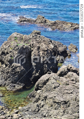 夏の竜飛岬 竜飛崎階段遊歩道から奇岩を臨む 夏の竜飛岬 竜飛崎階段遊歩道から奇岩を臨む 131817729