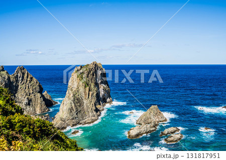 北海道、島武意海岸から積丹ブルーの海を臨む。秋10月 北海道、島武意海岸から積丹ブルーの海を臨む。秋10月 131817951