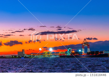 大阪港のマジックアワー 131818446